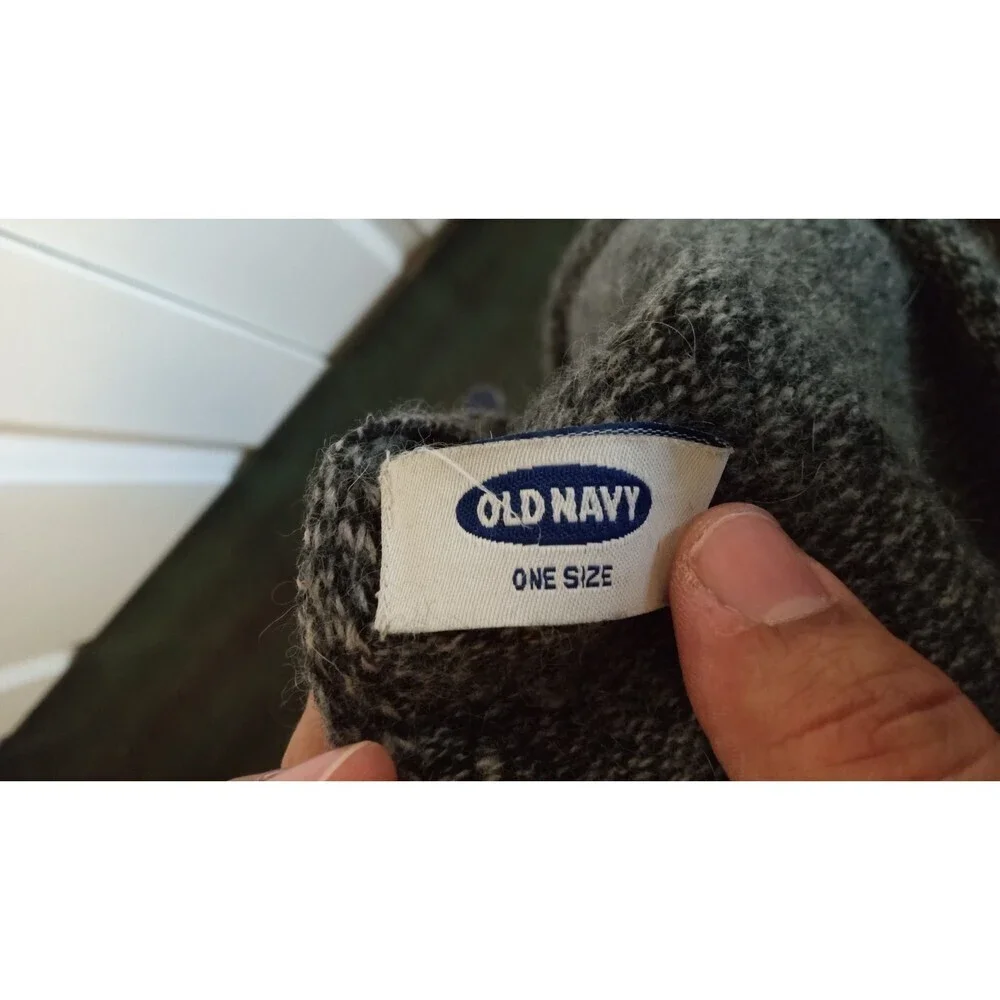 Old Navy Grey and‎ red trim lambswool blend scarf